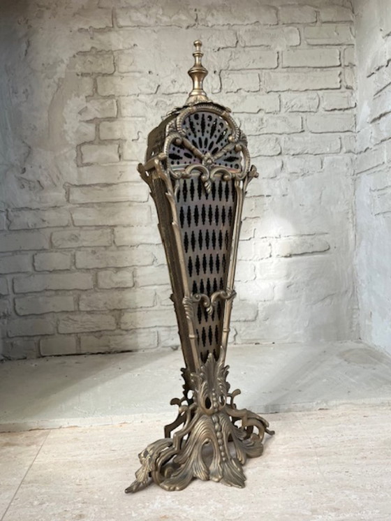 Image 1 of Parascintille in ottone vintage – stile Hollywood Regency, a forma di ventaglio e riccamente decorato