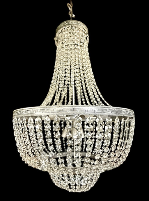 Schöner großer Kristallleuchter