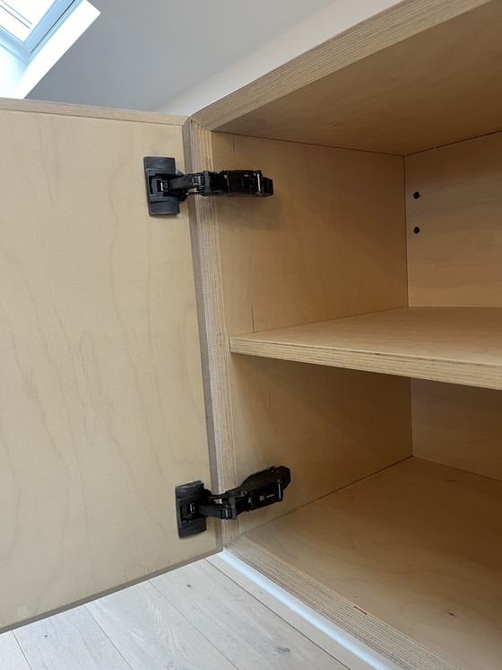 Image 1 of Entwurf eines schwebenden Wandschranks aus Birkensperrholz