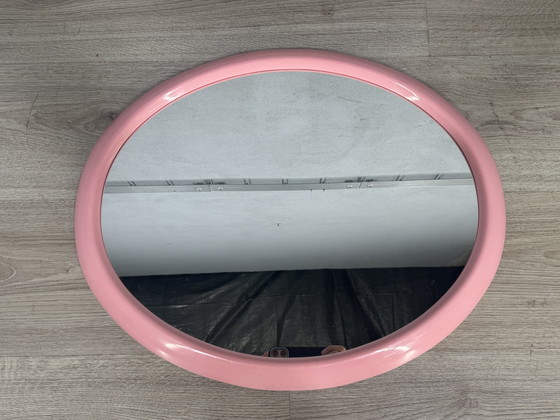 Image 1 of Miroir ovale à rosace des années 1970 - le charme à l'état pur !