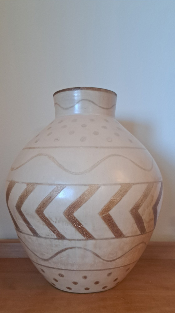 Image 1 of Chulucanas Pottery Vase – Signed by José Sosa (2001) – 28 cm – Peru – Beige & Brown – Collectible Art