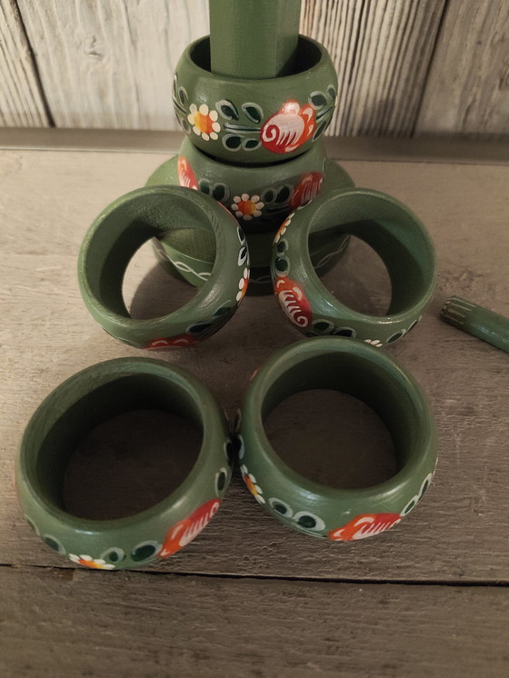 Image 1 of Ronds de serviette vintage en bois, peints à la main dans le style Tole Art, lot de 6