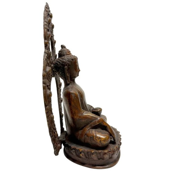 Set of 2 19th-century bronze Buddhas with traces of 24-carat gold – lot 462 – Sculpture (photo 7 of 29)