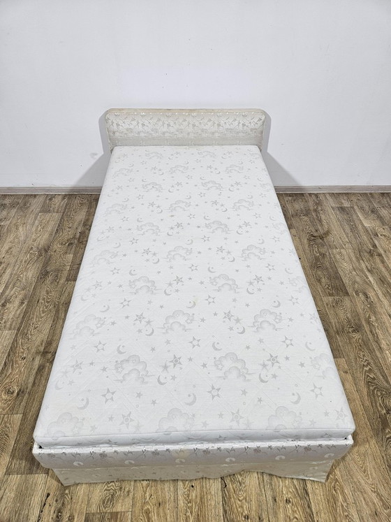 Vintage gestoffeerd eenpersoonsbed met matras en frame, jaren 60 – Eenpersoonsbedden, Wood, Chrome (photo 3 of 12)