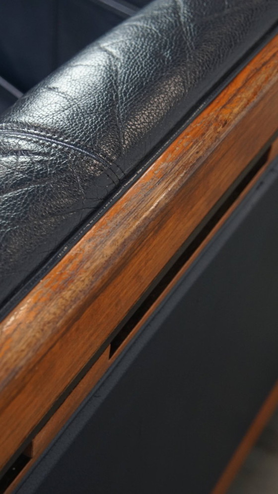 Image 1 of 2.5-zits Art Deco design bank van Schuitema met houtwerk en donkerblauw rundleer