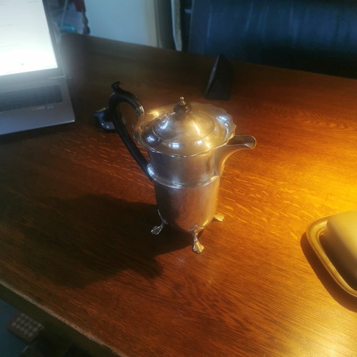 Antique coffee pot / chocolate pot circa 1900 – Mappin & Webb England – silver-plated – 3 paw feet