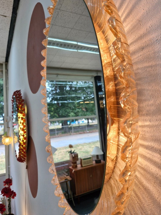 Specchio da parete ovale vintage Hillebrand con illuminazione anni '70 – Plexiglass (photo 4 of 8)