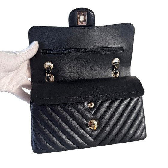 Chanel Classic Flap Small – Crossbody bags, Lambskin (photo 26 of 28)