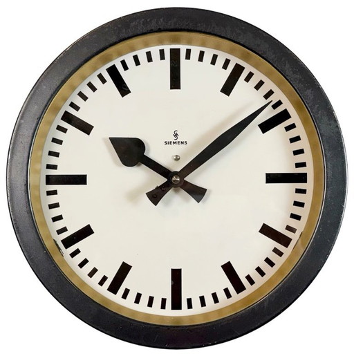 Schwarze Industriewanduhr von Siemens, 1950er Jahre