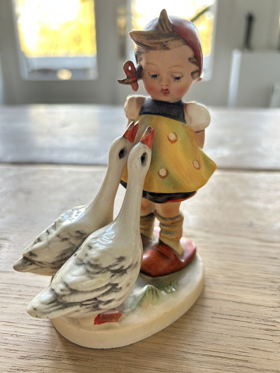 Image 1 of J Hummel Figurines - Fille de l'oie