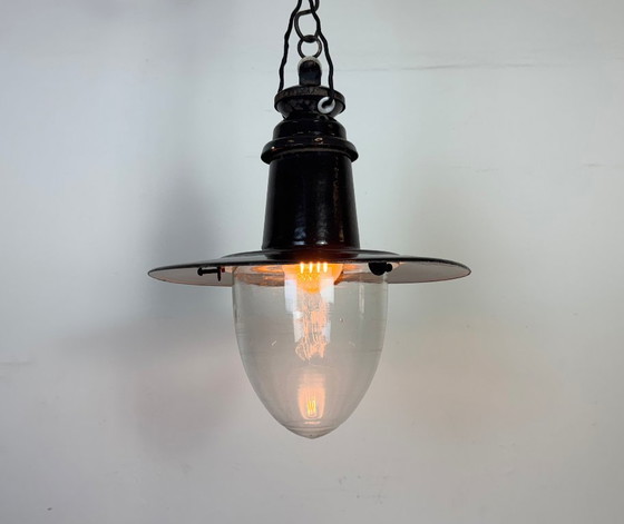 Image 1 of Industriële Duitse zwarte emaille hanglamp met glazen kap, jaren 30