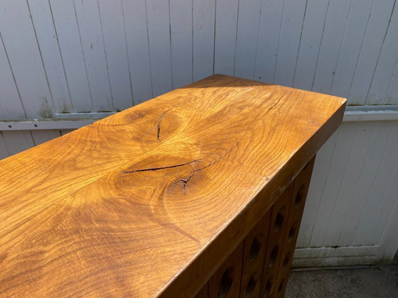 Image 1 of Barra esquinera en forma de L, de madera maciza de nogal, con mostrador/bar/zona de recepción de estilo profesional, circa 1950.