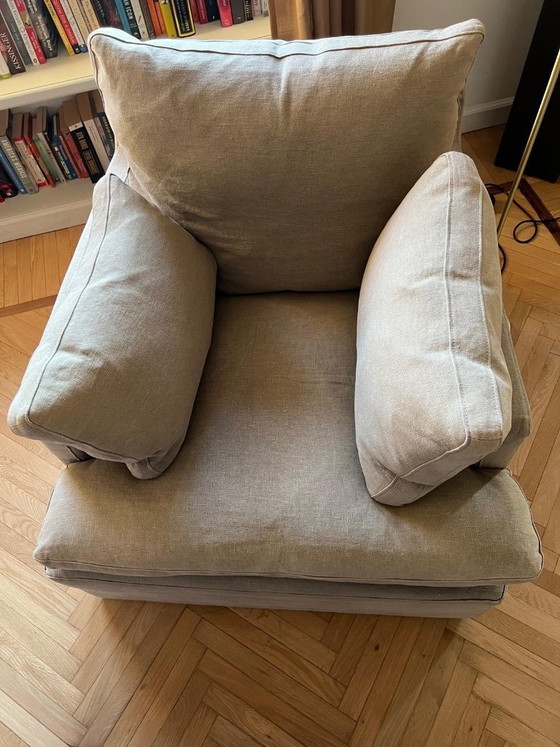 Image 1 of 2 poltrone e 1 pouf di Timothy Oulton.