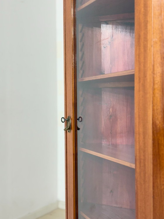 Image 1 of Vintage hoekkast uit de jaren 60 | Teakhouten vitrinekast | Woonkamerkast