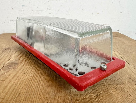 Image 1 of Applique industriale rossa in bachelite di Elektrosvit, anni '70