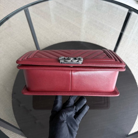 Image 1 of Chanel Boy Medium - Caviar 25CM Chevron Bordeauxrood Donkerrood Ruthenium Zilveren Hardware Serie 24
