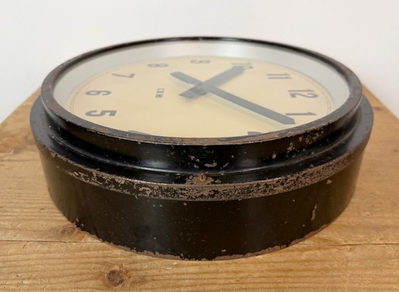 Orologio da parete industriale nero di fabbrica IBM, anni '50 – Vetro, Ferro (photo 12 of 18)
