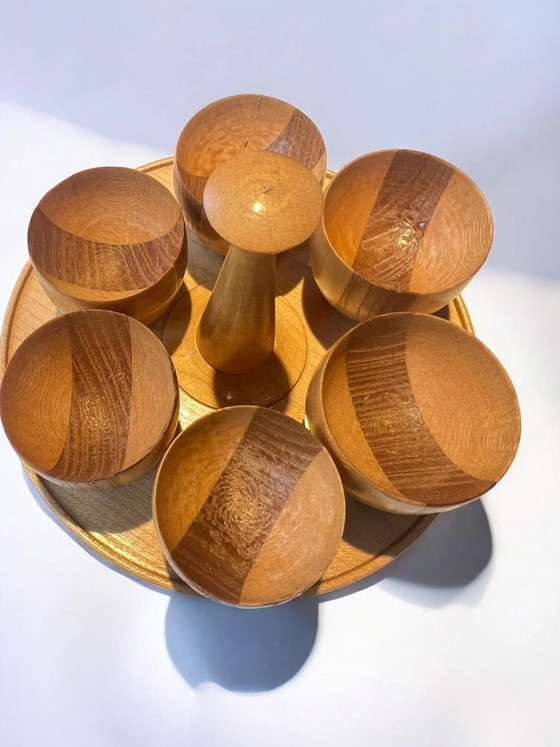 Vintage Houten Eierdopjes Set – 6 Gedraaide Massief Houten Eierdopjes met Dienblad – Rustieke Keukendecoratie (photo 2 of 6)