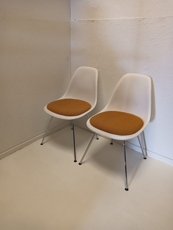 Image 1 of 4 x Vitra Eames DSX-stoelen