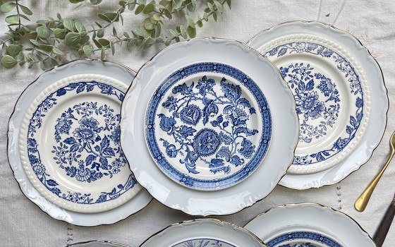 Image 1 of 6 piatti vintage in porcellana bianca e oro + 6 piccoli piatti Ridgway giacobini blu spaiati