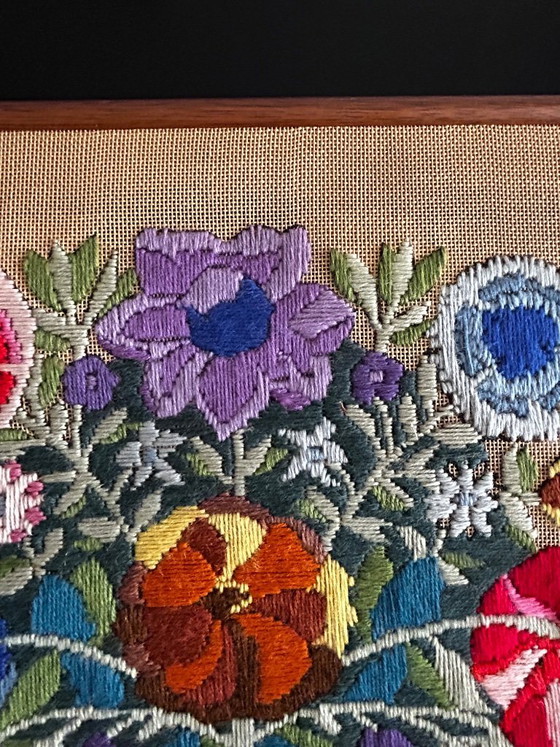 Image 1 of cuadro de flores bordadas