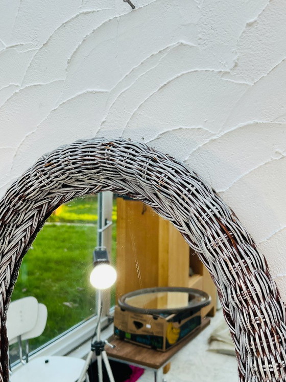 Image 1 of Vintage ovale spiegel van gevlochten riet uit de jaren 60.