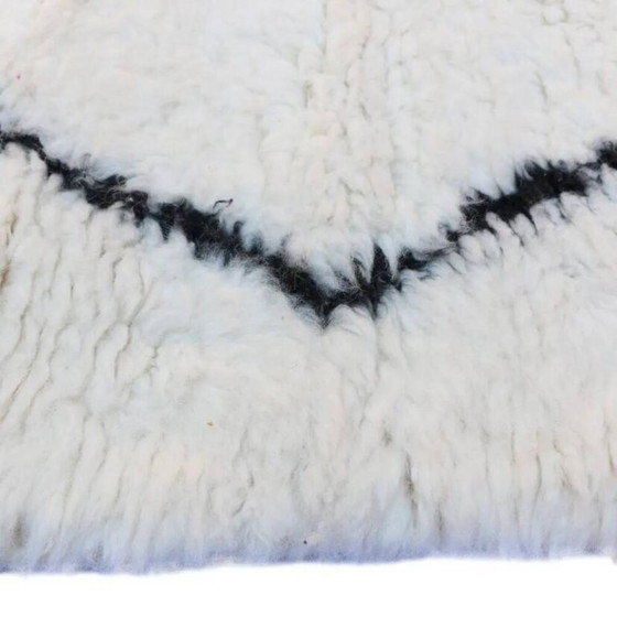 Image 1 of Tapis artisanal marocain blanche décoré 250cmx150cm 