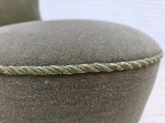 Image 1 of Scandinavische fauteuil uit de jaren 60, groene meubelvelours, poten van eikenhout.