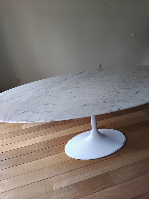 Tulip dining table after Earo Saarinen