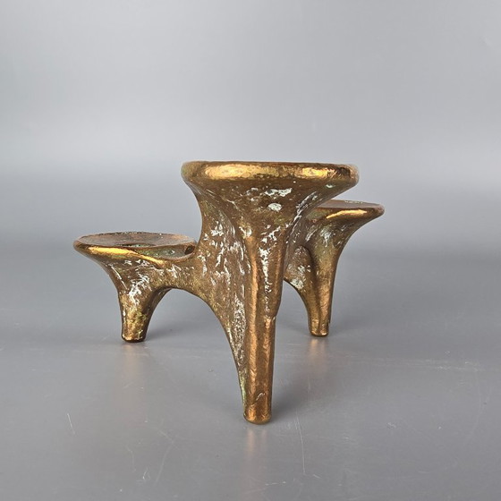 Image 1 of Bronzen vintage kandelaar voor 3 kaarsen. Ontwerp van Michael Harjes. Jaren '60 '70. Brutalistisch ontwerp.