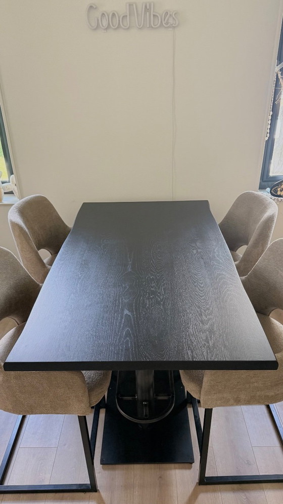 Image 1 of Modern industriële eethoek met beige teddy eetkamerstoelen