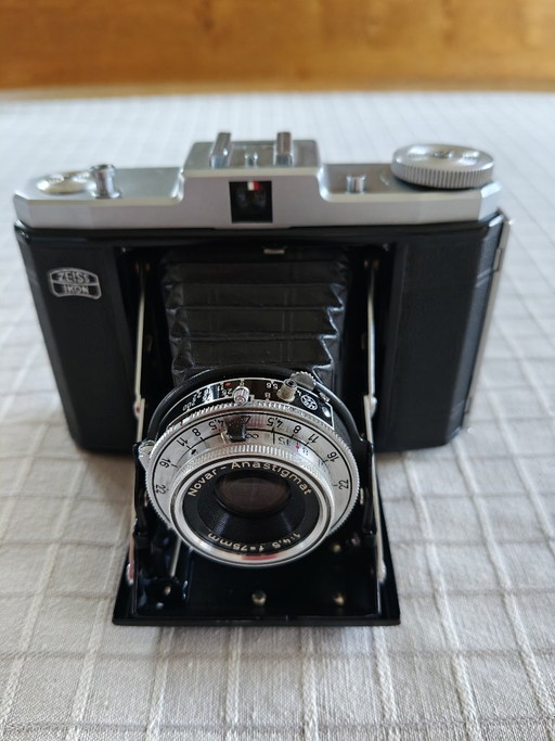 Zeiss Ikon Nettar folding camera