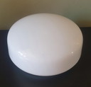 Vintage plafond/wandlamp in Bauhaus-stijl van opaalglas / opaline. 