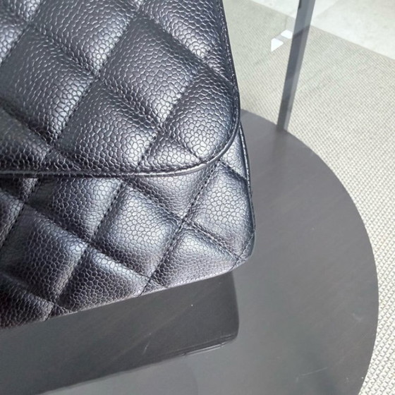 Image 1 of Chanel Classic Flap Jumbo – Caviar 30 cm, gesteppt, schwarz, silberfarbene Beschläge