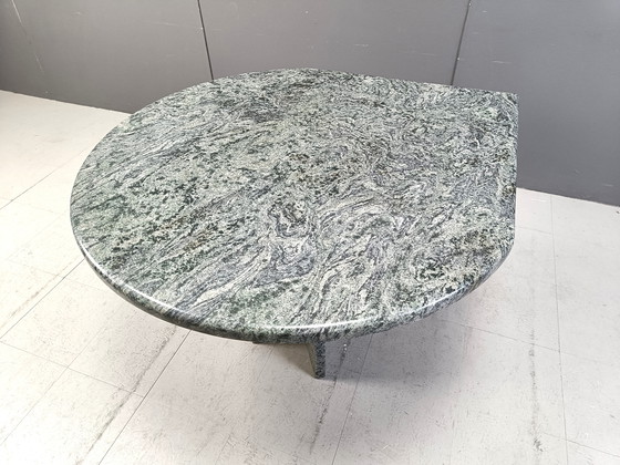 Image 1 of Table de salle à manger ou de centre en granit, 1970S