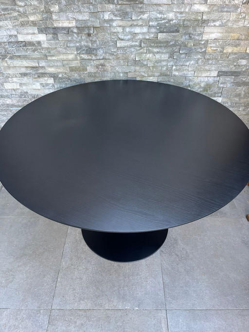 Table ronde en bois noir avec piètement en métal juntoo