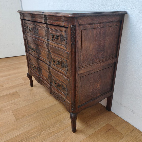 Image 1 of Cassettiera/comò antico in legno rustico, stile Queen Anne