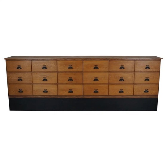 Image 1 of Grote vintage Nederlandse eiken winkelkast / dressoir, jaren 1950