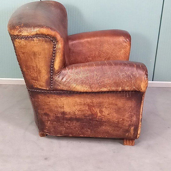 Image 1 of Poltrona in pelle borchiata del XIX secolo