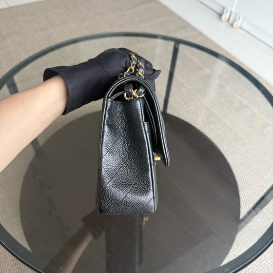 Image 1 of Chanel Classic Flap Medium - Caviar 25CM Gewatteerd generfd kalfsleer Zwart Goudkleurige hardware