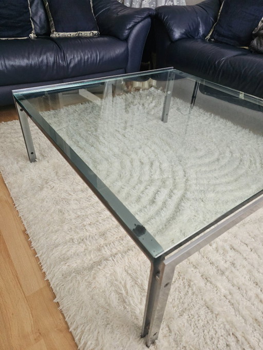 Couchtisch aus Glas mit Metallrahmen