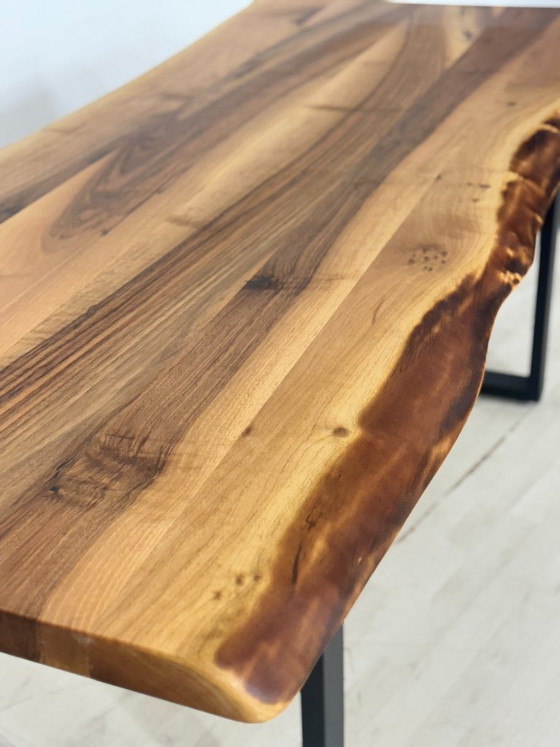 Image 1 of Eettafel van massief walnotenhout / Tafel / Eetkamertafel / Vergadertafel / Woonkamertafel / 199,5 cm breed