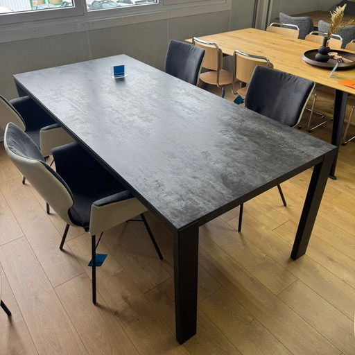 Edge 2.0 – Bert Plantagie, eettafels