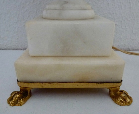 Image 1 of Antieke Franse tafellamp met Cameo is vervaardigd uit onyx.