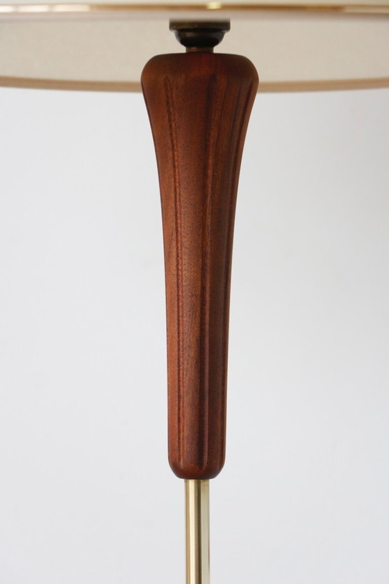 Image 1 of Vloerlamp van teak en messing uit de jaren 60 - Vintage verlichting