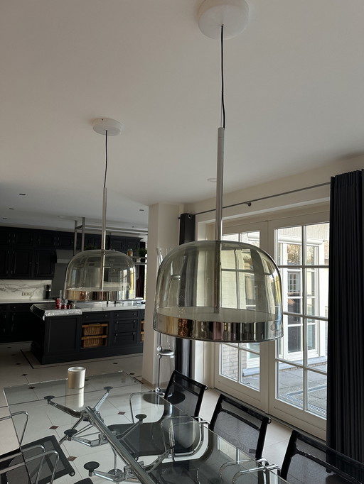 Dos lámparas colgantes de gas de combustión Equatore de Fontana Arte.