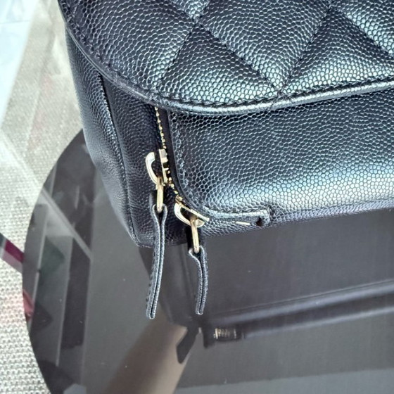 Image 1 of Sac Chanel Business Affinity Grand Modèle - 27 cm, cuir caviar matelassé noir, finitions dorées, Série 23