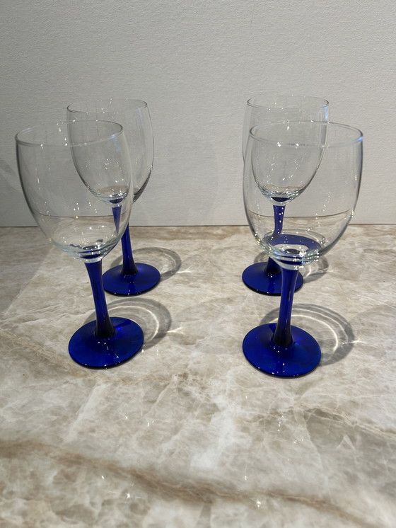 Image 1 of 4 Luminarc witte wijnglazen kobaltblauw