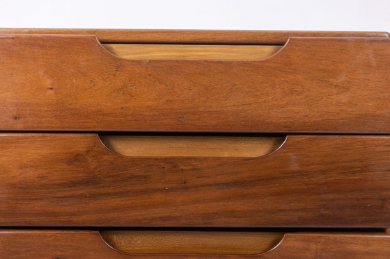 Image 1 of Bureau plat et son caisson en orme, 6 tiroirs en façade. Années 1970