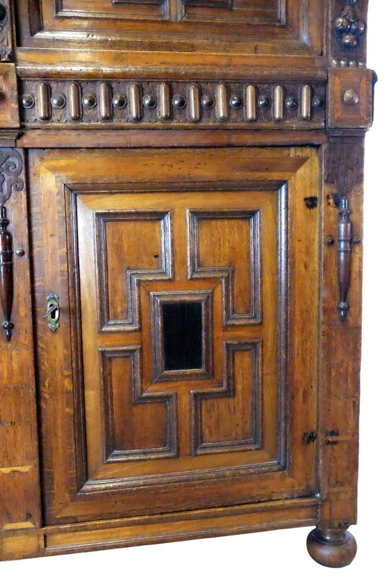 Image 1 of Prachtige 17de eeuwse Zeeuwse kast. 